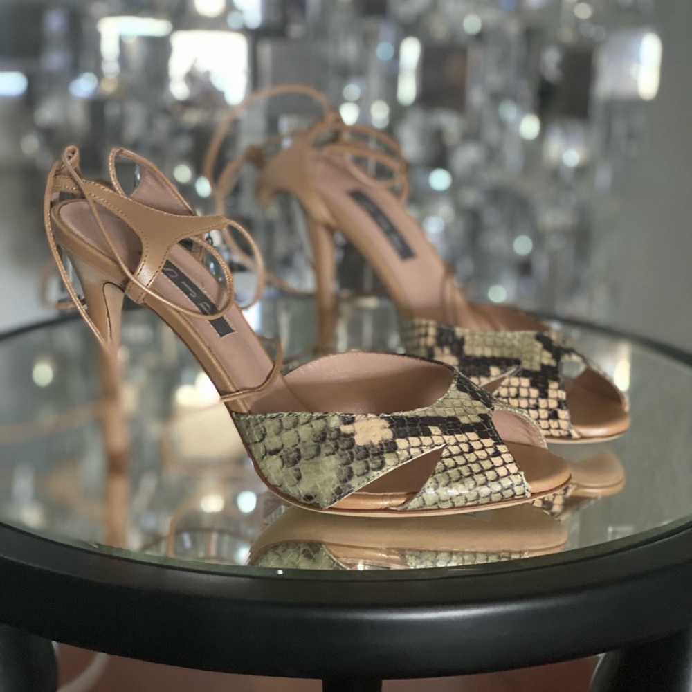 NWT SJP Snakeskin Wrap Tie Heels (size 37)
